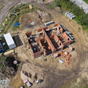 Widok z góry, ściany pierwszej kondygnacji domu L