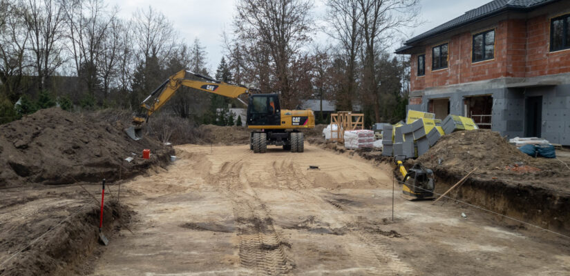 Budowa drogi przy budynku D