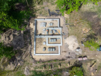 Widok na fundamenty domu F na osiedlu Sportowa Park w Kolumnie koło Łasku