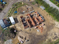 Widok z góry, ściany pierwszej kondygnacji domu L