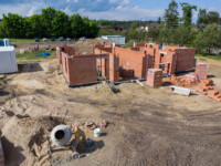 ściany pierwszej kondygnacji budynku L