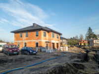 Budynek K oraz L w tle