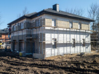 Dom E, prace tynkarskie na zewnątrz