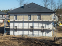 Dom E, prace tynkarskie na zewnątrz