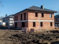 Dom J, przygotowanie do montażu stolarki okiennej