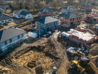 Osiedle widok z drona od lewej budynki L, K, J, G, C, F, E, D