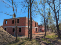 Osiedle Sportowa Park w Kolumnie, dom B, C, D, od strony działek w tyłu