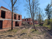 Osiedle Sportowa Park w Kolumnie, dom A, B, C, D, od strony działek w tyłu